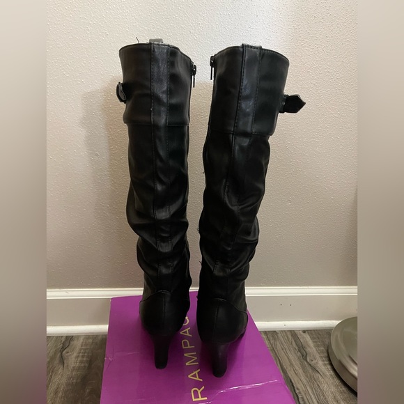 Black boots - Picture 4 of 6